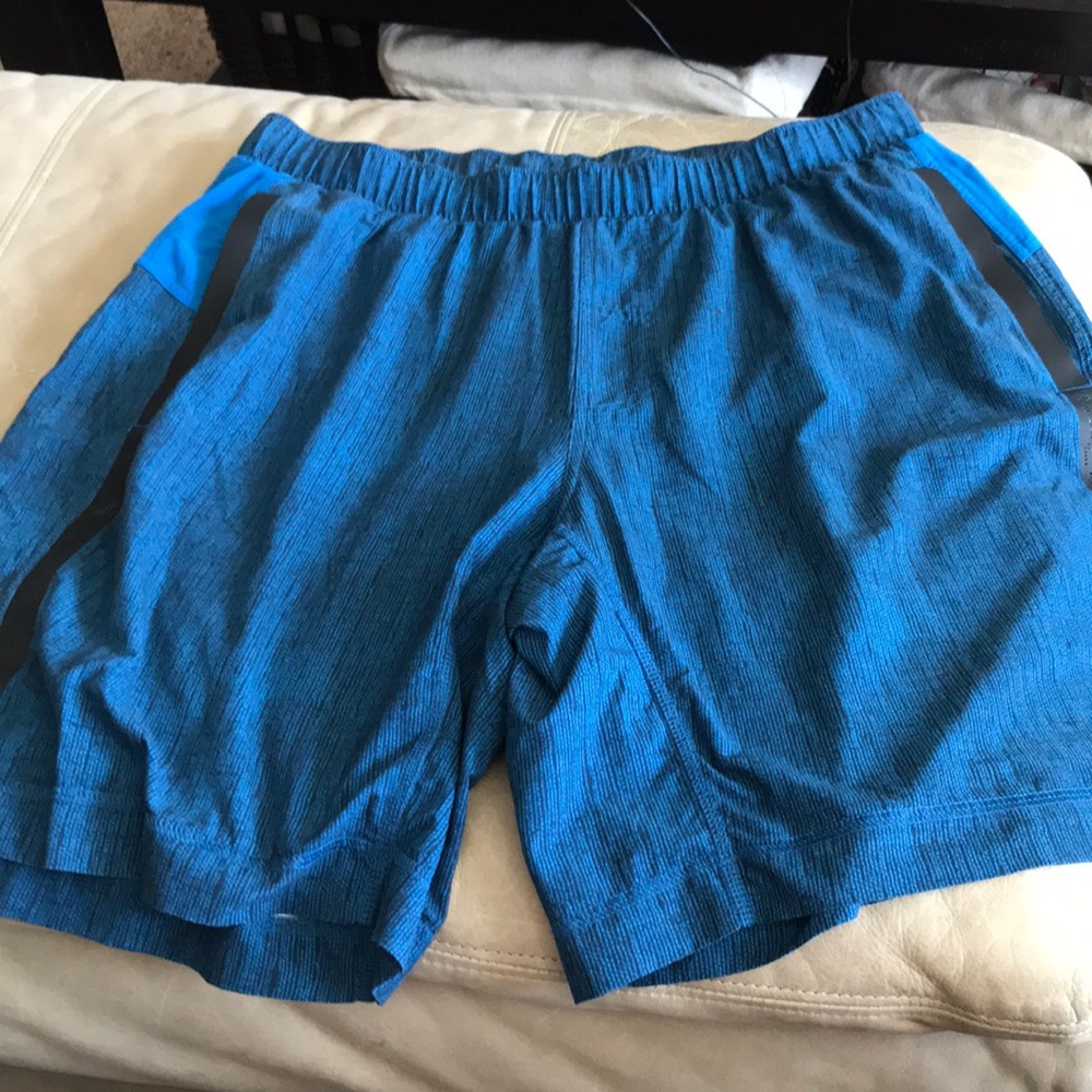 Men’s Lululemon shorts with liner